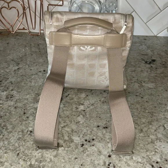 Chanel - Picture 4 of 9